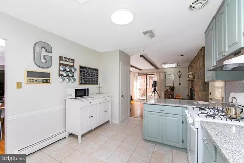 Kitchen - 800 W Rolling Rd, Springfield, PA 19064 photo 3 of 4