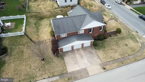 Exterior - 800 W Rolling Rd, Springfield, PA 19064 photo 19 of 19
