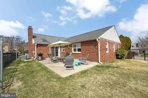 Exterior - 800 W Rolling Rd, Springfield, PA 19064 photo 13 of 19