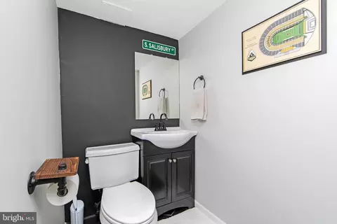 Bath - 800 W Rolling Rd, Springfield, PA 19064 photo 3 of 3