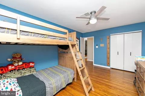 Bedroom - 800 W Rolling Rd, Springfield, PA 19064 photo 7 of 9