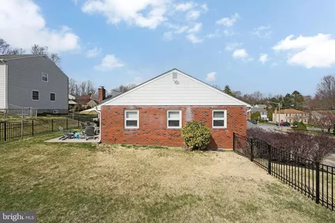 Exterior - 800 W Rolling Rd, Springfield, PA 19064 photo 15 of 19