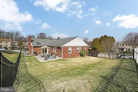 Exterior - 800 W Rolling Rd, Springfield, PA 19064 photo 14 of 19