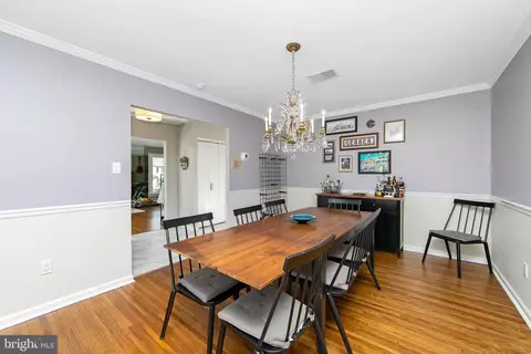 Dining - 800 W Rolling Rd, Springfield, PA 19064 photo 2 of 3