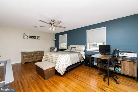 Bedroom - 800 W Rolling Rd, Springfield, PA 19064 photo 3 of 9