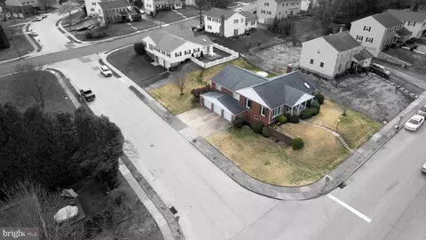 Exterior - 800 W Rolling Rd, Springfield, PA 19064 photo 17 of 19