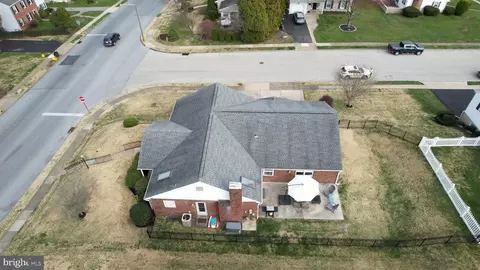 Exterior - 800 W Rolling Rd, Springfield, PA 19064 photo 18 of 19