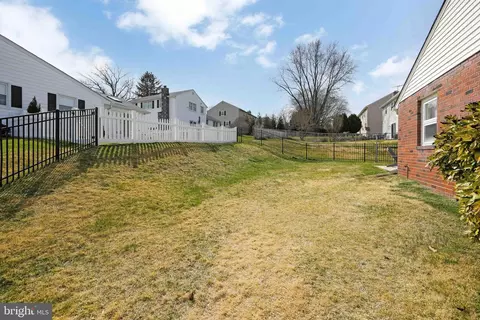 Exterior - 800 W Rolling Rd, Springfield, PA 19064 photo 16 of 19