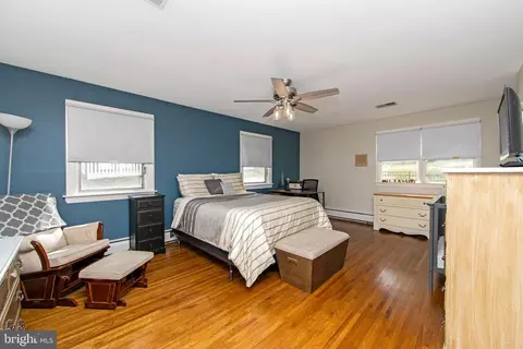 Bedroom - 800 W Rolling Rd, Springfield, PA 19064 photo 2 of 9