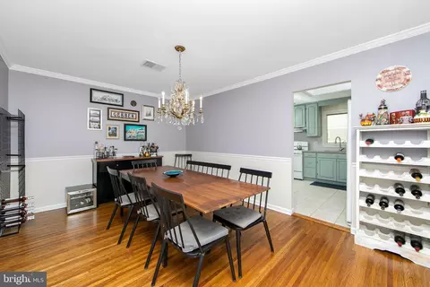 Dining - 800 W Rolling Rd, Springfield, PA 19064 photo 1 of 3
