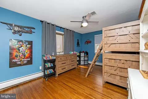 Bedroom - 800 W Rolling Rd, Springfield, PA 19064 photo 5 of 9