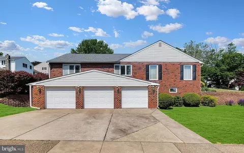 Exterior - 800 W Rolling Rd, Springfield, PA 19064 photo 6 of 19