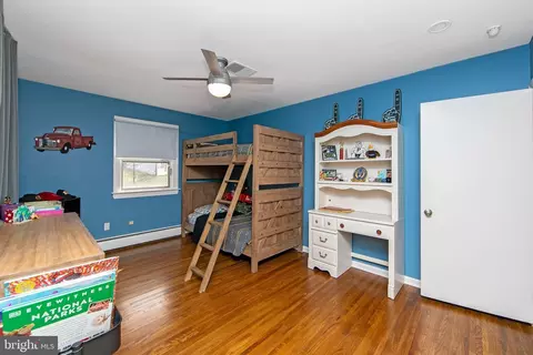 Bedroom - 800 W Rolling Rd, Springfield, PA 19064 photo 6 of 9