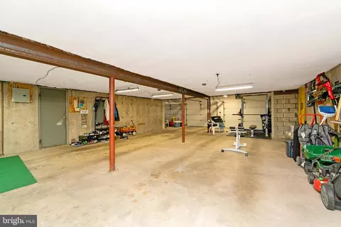 Exterior - 800 W Rolling Rd, Springfield, PA 19064 photo 8 of 19