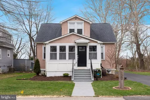 122 Riverside Ave, Prospect Park, PA 19076
