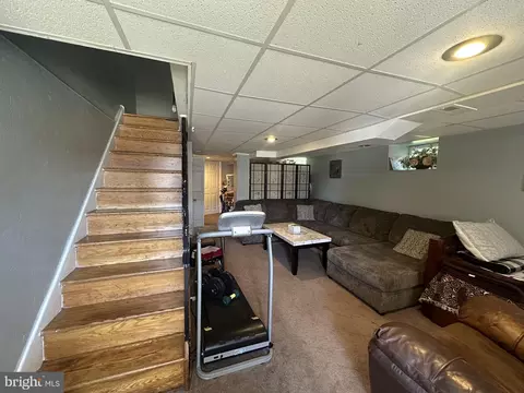 Entry Way - 110 Ivy Ct, Upper Darby, PA 19082 photo 4 of 4