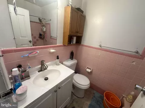 Bath - 110 Ivy Ct, Upper Darby, PA 19082 photo 1 of 1