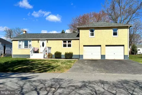 456 Dutton St, Aston, PA 19014