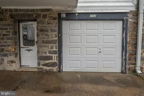 Exterior - 202 Kent Rd, Upper Darby, PA 19082 photo 5 of 5