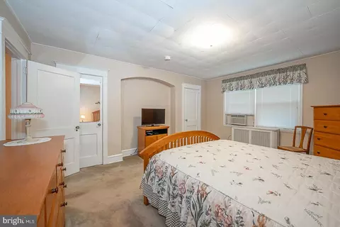 Bedroom - 202 Kent Rd, Upper Darby, PA 19082 photo 2 of 4