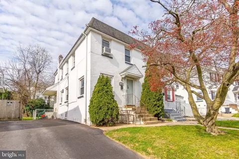 235 Crum Creek Dr, Woodlyn, PA 19094