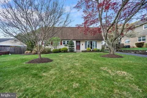 2978 Eastburn Ave, Broomall, PA 19008