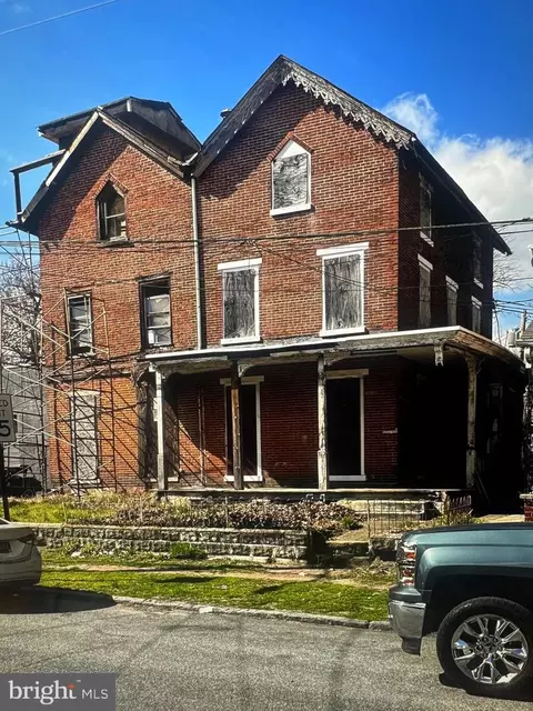 908 W 7th St, Chester, PA 19013