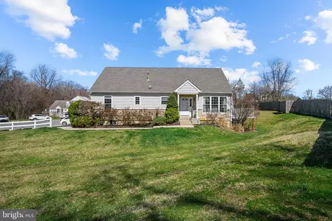 4237 Chatham Cir, Aston, PA 19014