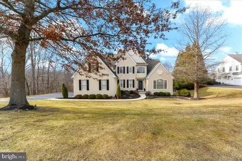 9 Old Barn Dr, West Chester, PA 19382