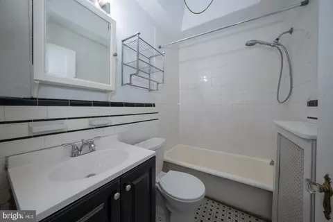 Bath - 7252 Lamport Rd, Upper Darby, PA 19082 photo 1 of 3