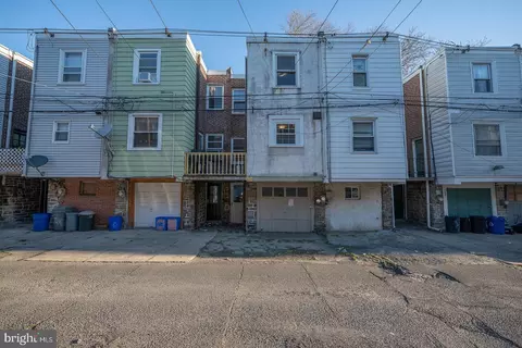 Exterior - 7252 Lamport Rd, Upper Darby, PA 19082 photo 7 of 8