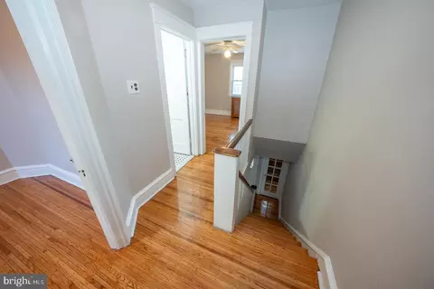 Entry Way - 7252 Lamport Rd, Upper Darby, PA 19082 photo 2 of 4