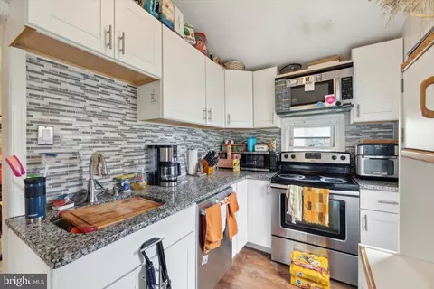 Kitchen - 2111 Ferncroft Ave, Boothwyn, PA 19061 photo 2 of 2