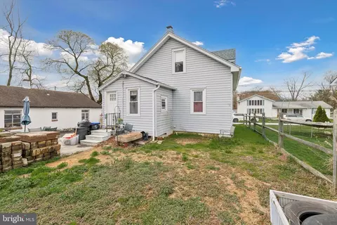 Exterior - 2111 Ferncroft Ave, Boothwyn, PA 19061 photo 6 of 7