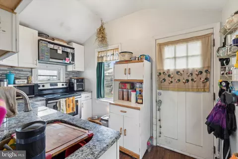 Kitchen - 2111 Ferncroft Ave, Boothwyn, PA 19061 photo 1 of 2