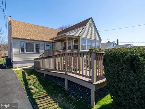 4837 Greenwood St, Brookhaven, PA 19015