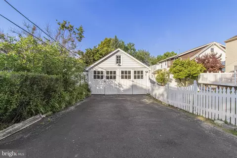 Exterior - 40 Maple Ave, Upper Darby, PA 19082 photo 4 of 5