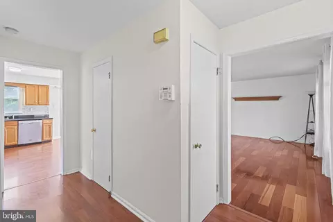 Entry Way - 40 Maple Ave, Upper Darby, PA 19082 photo 2 of 4