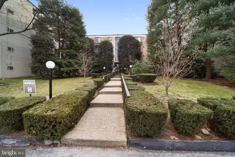 400 Glendale Rd #H43, Havertown, PA 19083