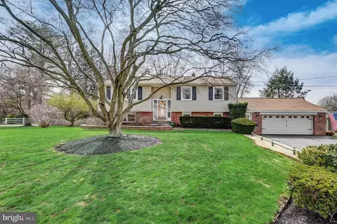 170 Wentworth Ln, Bryn Mawr, PA 19010