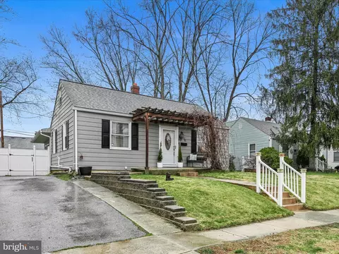 116 Love Ln, Norwood, PA 19074