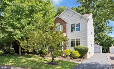 1431 Lawndale Rd, Havertown, PA 19083