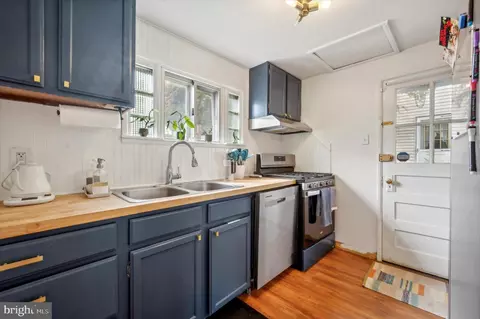 Kitchen - 724 Thorndale Rd, Aldan, PA 19018 photo 1 of 3