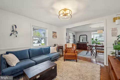Living - 724 Thorndale Rd, Aldan, PA 19018 photo 1 of 1