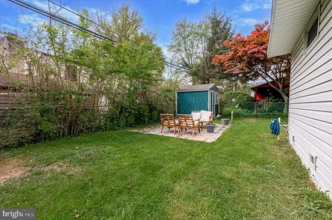 Exterior - 724 Thorndale Rd, Aldan, PA 19018 photo 2 of 3
