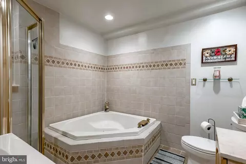 Bath - 334 E Thomson Ave, Springfield, PA 19064 photo 2 of 3