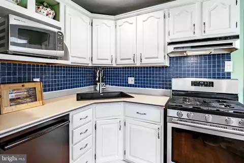 Kitchen - 334 E Thomson Ave, Springfield, PA 19064 photo 2 of 2