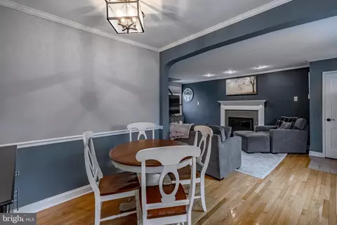 Dining - 334 E Thomson Ave, Springfield, PA 19064 photo 2 of 3