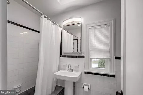 Bath - 334 E Thomson Ave, Springfield, PA 19064 photo 3 of 3