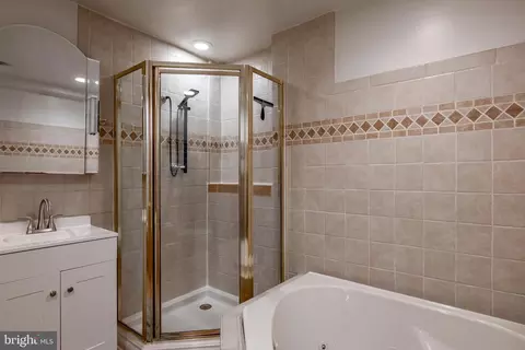 Bath - 334 E Thomson Ave, Springfield, PA 19064 photo 1 of 3